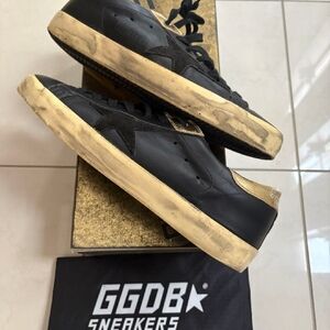Men’s Black & Gold Low-Top Sneakers